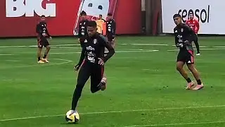 SELECCIÓN PERUANA: GOLES DE QUEVEDO Y CENTROS DE CASTRO EN PRÁCTICA DIRIGIDA DE BARRETO. 