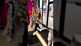 Как легко украсть что-нибудь из любого магазина&hellip; 😏( Подпишитесь на меня и @DeroDinero, чтобы полу...