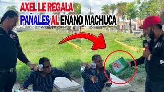 AXEL BUENISIMO LE REGALA PAÑALES AL ENANO MACHUCA