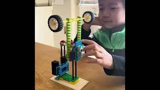 Lego bricQ elevator