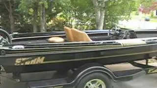 walkaround 1989 Storm bass boat