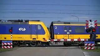 Spoorwegovergang Breda-Prinsenbeek // Dutch railroad crossing