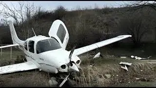 🇺🇸 Cirrus SR22 brake failure and overran runway 26 when landing at Barbour County Regional Airport.