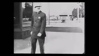 VERY VERY FUNNY BusterKeaton‬ with ‪#&lrm;FattyArbuckle‬ evade the police like never before!