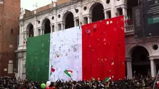 Vicenza 150 anni,  sale sulla Basilica Palladiana una Bandiera Italiana di 35 metri