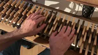 Major chord on a slim-key Jank&oacute; keyboard