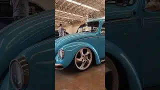 un #vocho azul cielo 🚙