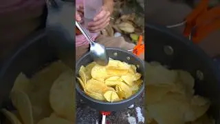 🥔 Mashed potatoes from chips? Easy!  #camping #survival #bushcraft #outdoors #forest #lifehacks