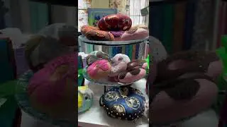 Zero calorie donut pin cushions 🍩🤣🍩#quilting #pincushion #donuts