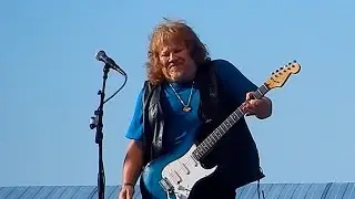 Three Dog Night - An Old Fashioned Love Song - Waukesha County Fair 2015