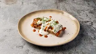 Receta de Focaccia de oreja crujiente con espuma de Hellmann's con ajo asado y salsa brava