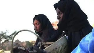 Tuareg-Frauen fiedeln wieder auf der Imzad
