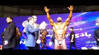 لحظه اعلام نتایج دسته مثبت ۱۰۰ کیلوگرم پرورش اندام قهرمانی کشورکه در ارومیه بود همراه حواشیش
