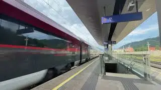 RJ (RailJet) F&auml;hrt in Niklasdorf Bahnhof durch
