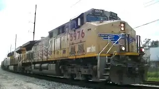 UP mixed freight passes through New Orleans, LA 