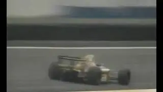 Mansell rebasa a Berger en la curva peraltada GP de M&eacute;xico 1990
