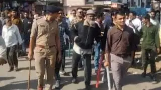 Ahmedabad: कुख्यात रफीक व्यापारी का पुलिस ने निकाला जुलूस, कांग्रेस नेताओं से मांग रहा था फिरौती 