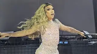 Khianna performing 