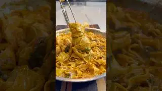 Паста со шпинатом и томатами в сливочном соусе на одной сковороде 🤤🔥 #еда #гурман #шорты
