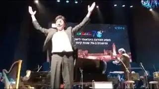 Dino Kartsonakis at the piano 