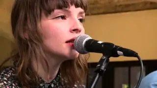 Chvrches - The Mother We Share (Live at joiz)