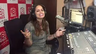 RJ Shruti Live RED FM 93.5 Pune studio with Comedian Sunil Pal HD 2017