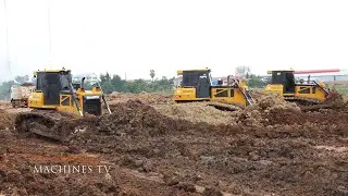 Strongly Bulldozer Operator Working In Mud Bulldozer SHANTUI Rolling Mud Soil Truck Moving Dirt