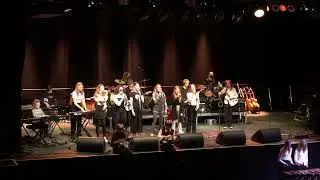 Linnainmaan koulun 6A Valovoimaa! -konsertissa Tullikamarin Pakkahuoneella 4.4.2022
