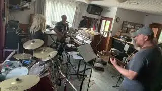 Milk And Alcohol (cover of Dr Feelgood) by &lsquo;Tenlegs&rsquo;