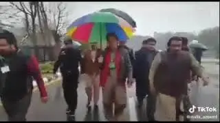pm imran khan walking in rain with ambarella /cs compilation