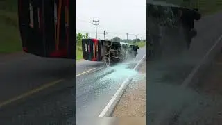 bus terguling #shorts #shortvideo #shortsfeed #bus #foryou