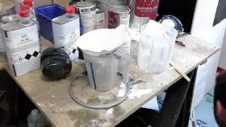 Mon Atelier Partag&eacute; Cabine de peinture application d'une laque mate au pistolet