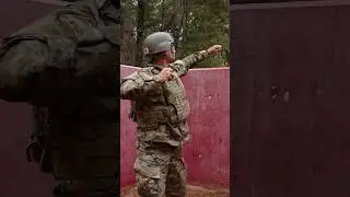 Тренировки с гранатами вызывают у меня мурашки по коже #шорты #военнаяформа