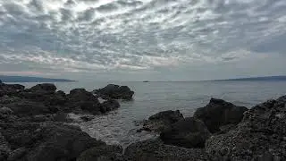 4K Moody Ocean Relaxation: Dramatic Grey Skies & Calm Coastal Waves | 2 hours Natural Loop