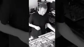 Hybrasil 909 Jam: Recording live off the Roland TR-909 & SH-09