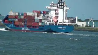 Ship spotting, Rotterdam, nieuwe waterweg, Maasvlakte. 18 July 2010. Maeslantkering.