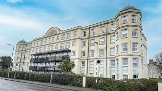 RETIREMENT SEAFRONT APARTMENT WITH PRIVATE BALCONY AFFORDING PANORAMIC SEA VIEWS