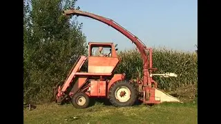 Maïs 2008 Van Lieshout aan het hakselen met een Laverda TA 150  en een International 845 xl