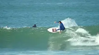 SURF YACHT EN VERANO NO PARABA DE TIRAR OLAS