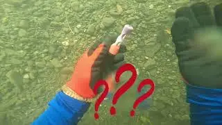 Cosas perdidas en el fondo de un río