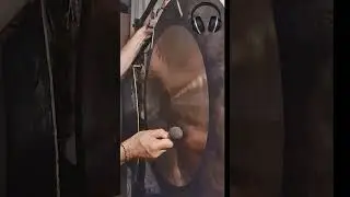 The sound of my favorite Chinese gong. Deep, enveloping vibrations.