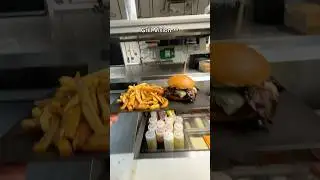 #foodie #foodporn #burgerporn #foodcontent #burgercam #burgerlover #foodprep #kitchenpov