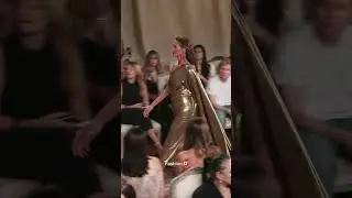 Christy Turlington is back！