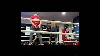 Young man puts on a show 👏  #Boxing #Knockout #BoxingCombos #YouthBoxing