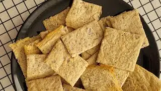 Crackers. Galletas saladas con descarte de masa madre