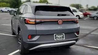 2023 VW ID.4 AWD Pro S Plus 360&deg; quick view w/lights on