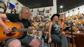 Cry To Me Cover By Chaz Marie & Quinten Hope