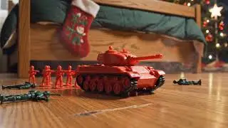 Christmas Night Toy War - Green vs Red Army Fight for Santa&rsquo;s Stocking | Plastic Platoon Stop Action
