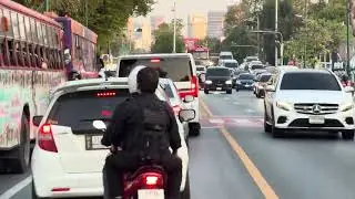 Bangkok - Crazy Grab motorbike ride toward oncoming traffic #bkk #motorbike #street #traffic  #grab