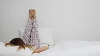 Feet Against The Wall Stock Video